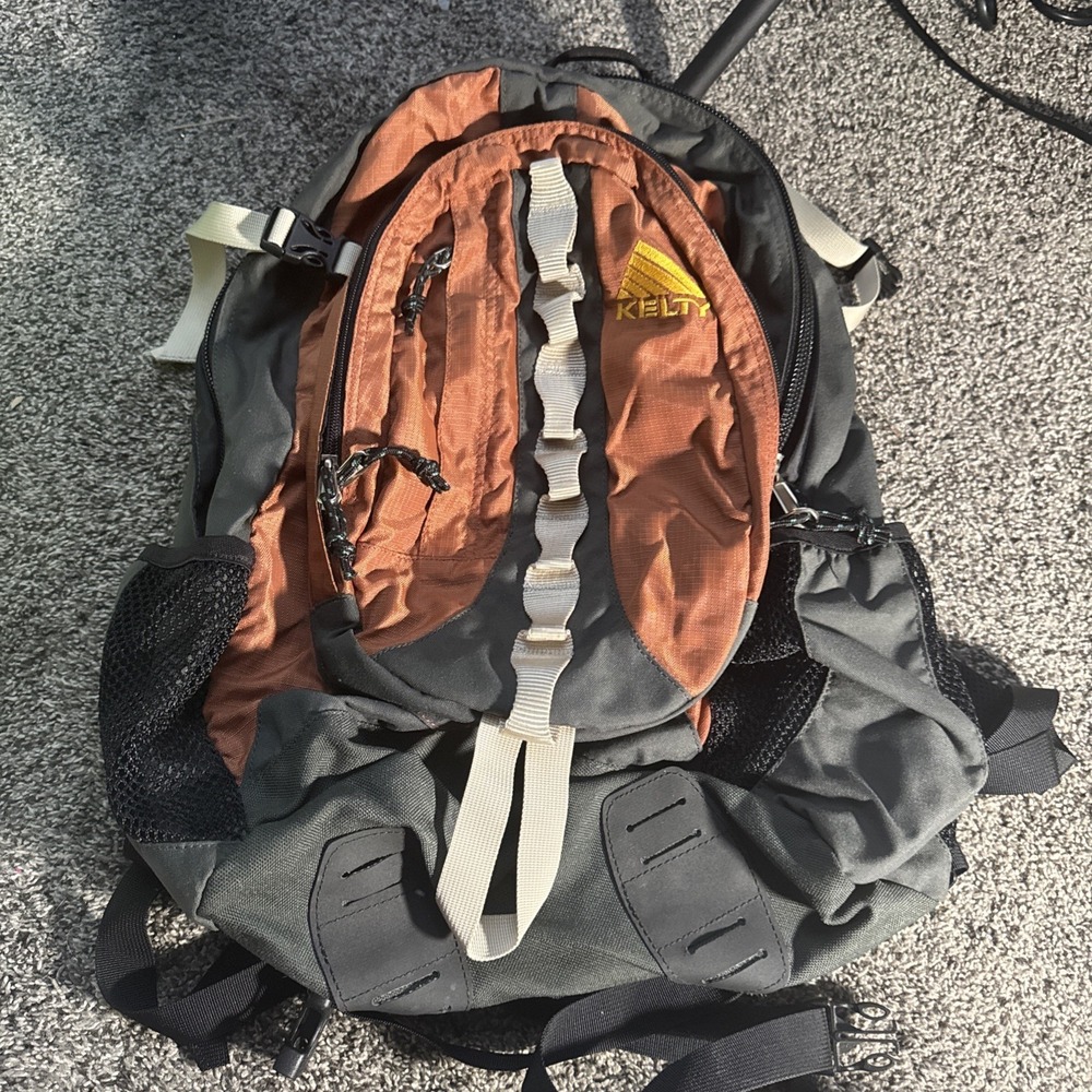 Kelty Redwing 2650 Internal Frame Backpack Hiking Trail Bag 44L